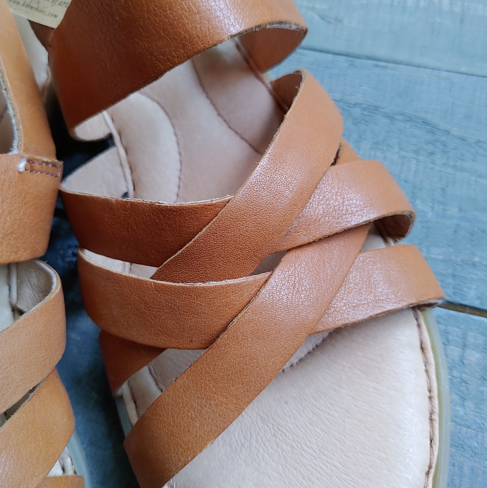 BORN camel brown leather sandals, new in box, sz 9 / 40.5